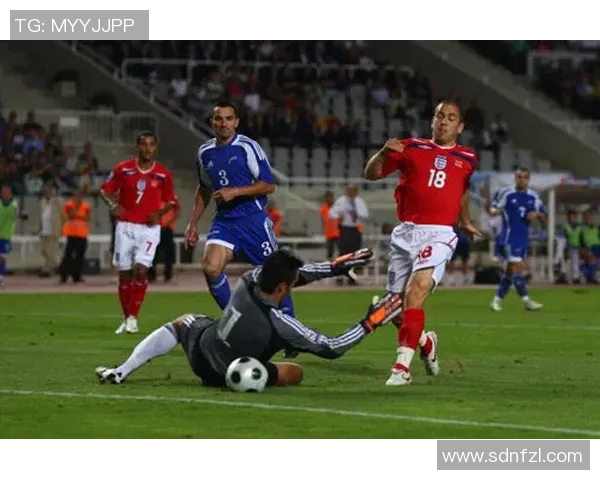 足球明星守门精彩瞬间集锦展现守门员的英勇与技巧 足球明星守门精彩瞬间集锦展现守门员的英勇与技巧